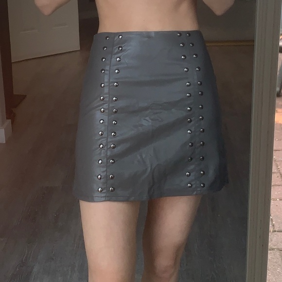 grey studded leather pencil skirt - Picture 2 of 3